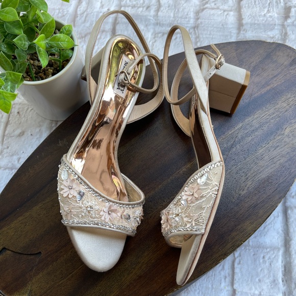 Badgley Mischka Crystal satin embellished block heels women’s size 6 - Picture 2 of 11